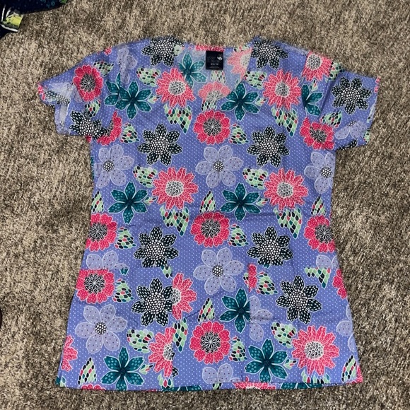 New scrub top. Never worn. - Picture 1 of 2